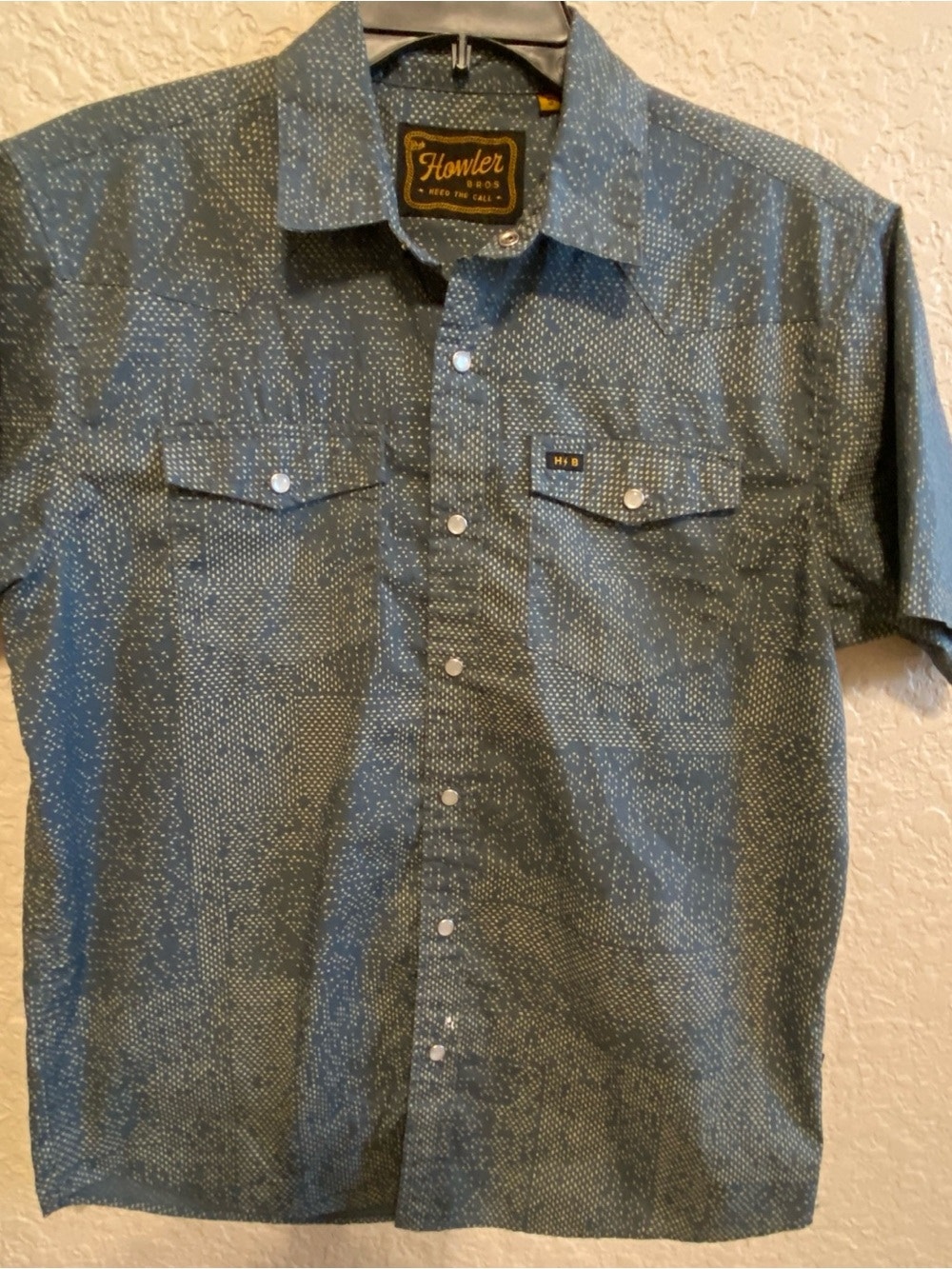 Howler Bros. Western men’s snap button down shirt size small