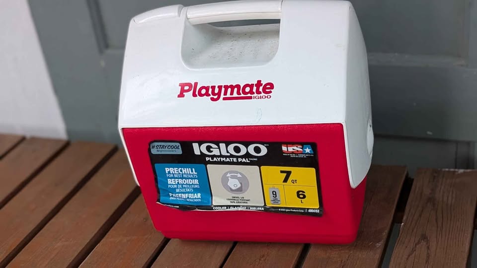 Igloo Playmate Pal 7 Qt 9 Can Cooler Red White Model 4904153 USA