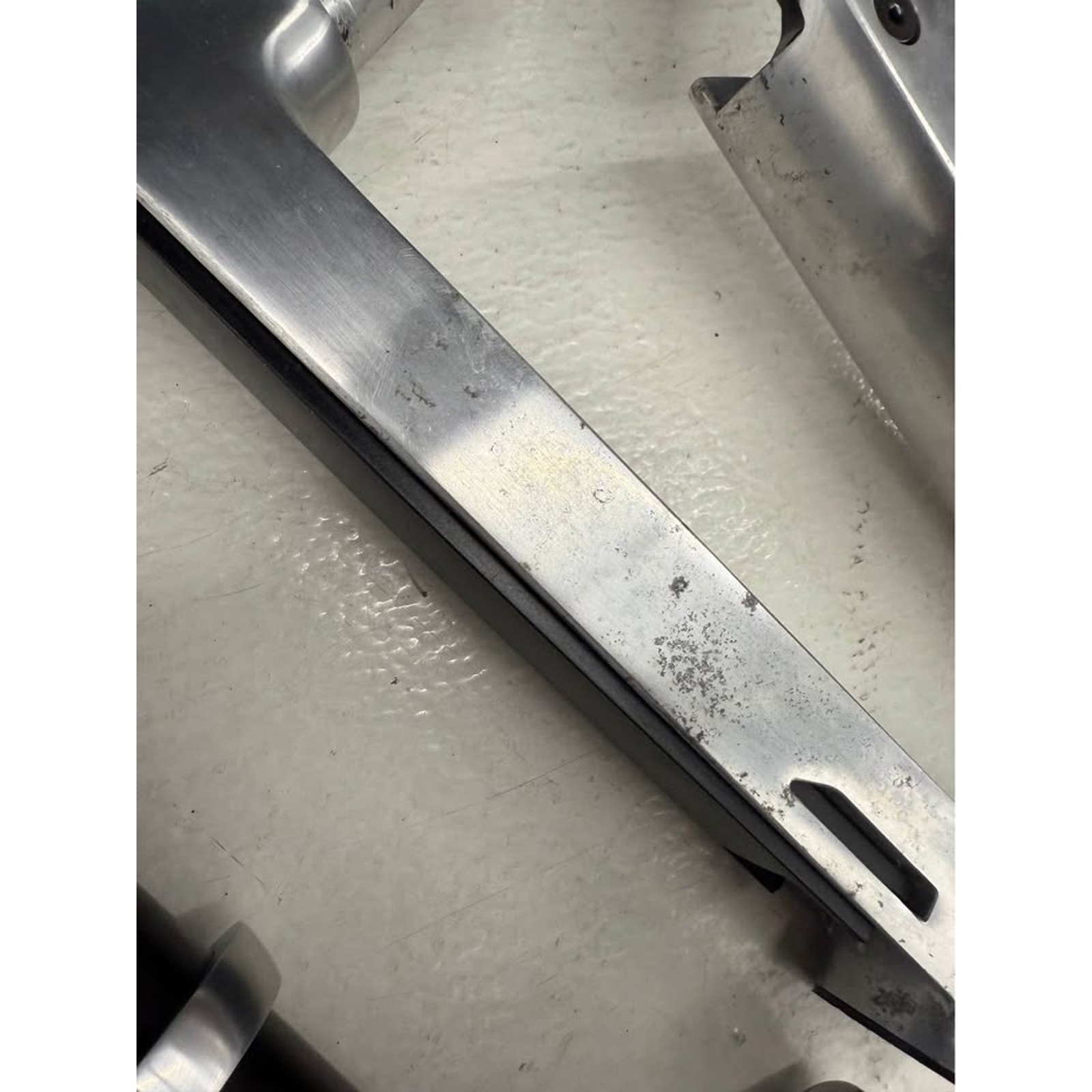 Ergotron LX Computer Monitor Adjustable VESA Mount Aluminum Grommet Mount - 第 6/7 張圖片