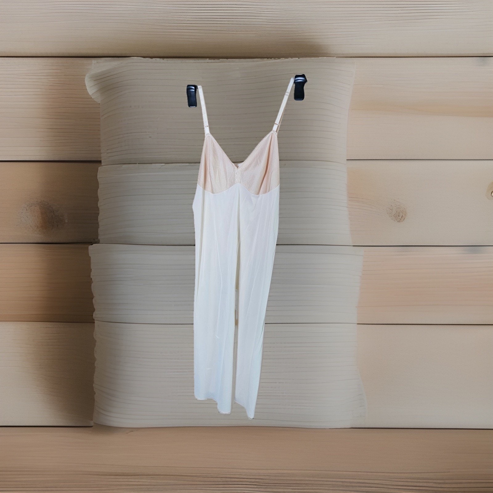 Vintage VANITY FAIR Beige Silky Nylon Full Slip Lingerie 32L 32 Long Sexy Lovely