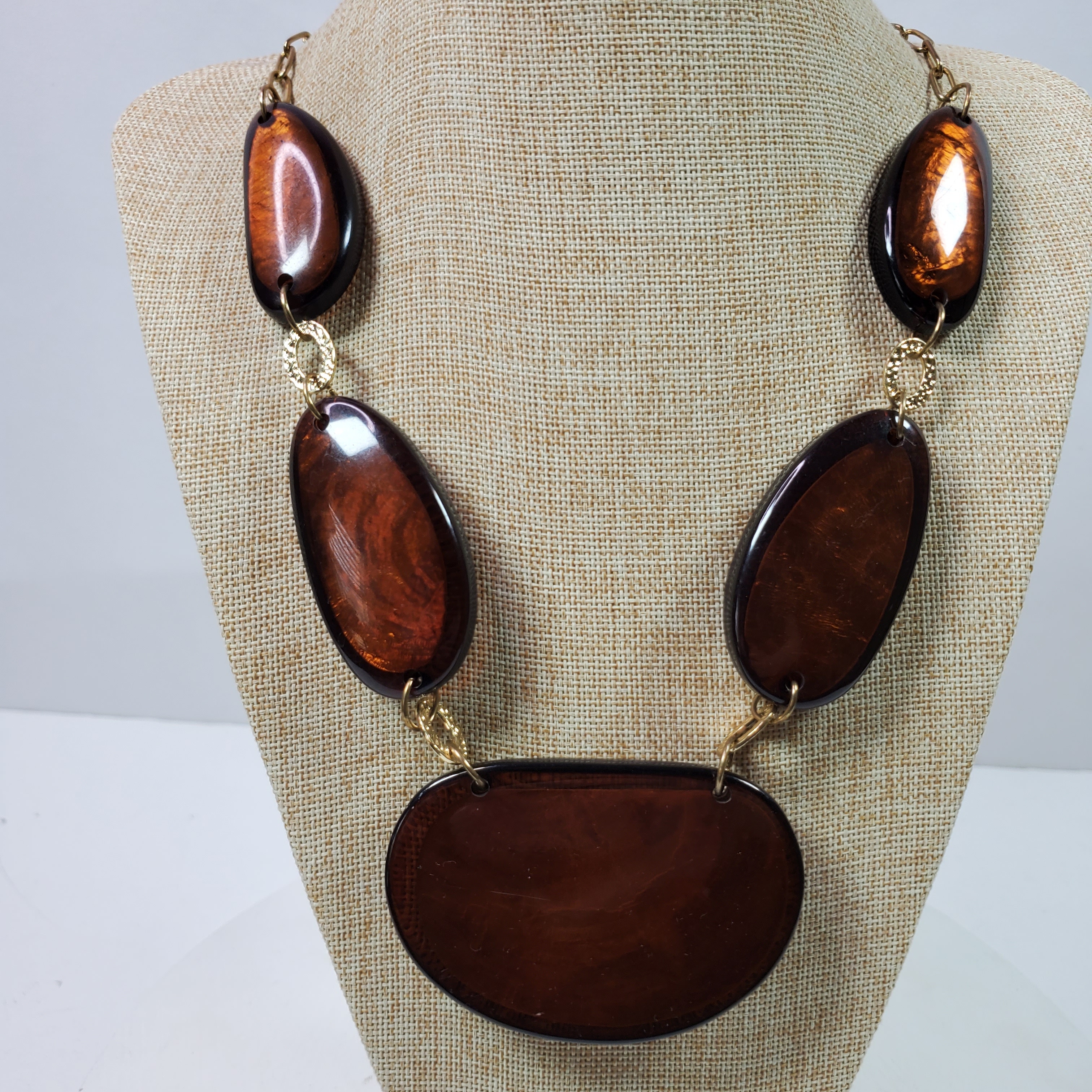 Casual Career Statement Necklace 22 Inch Chunky Brown & Gold Tone Chain