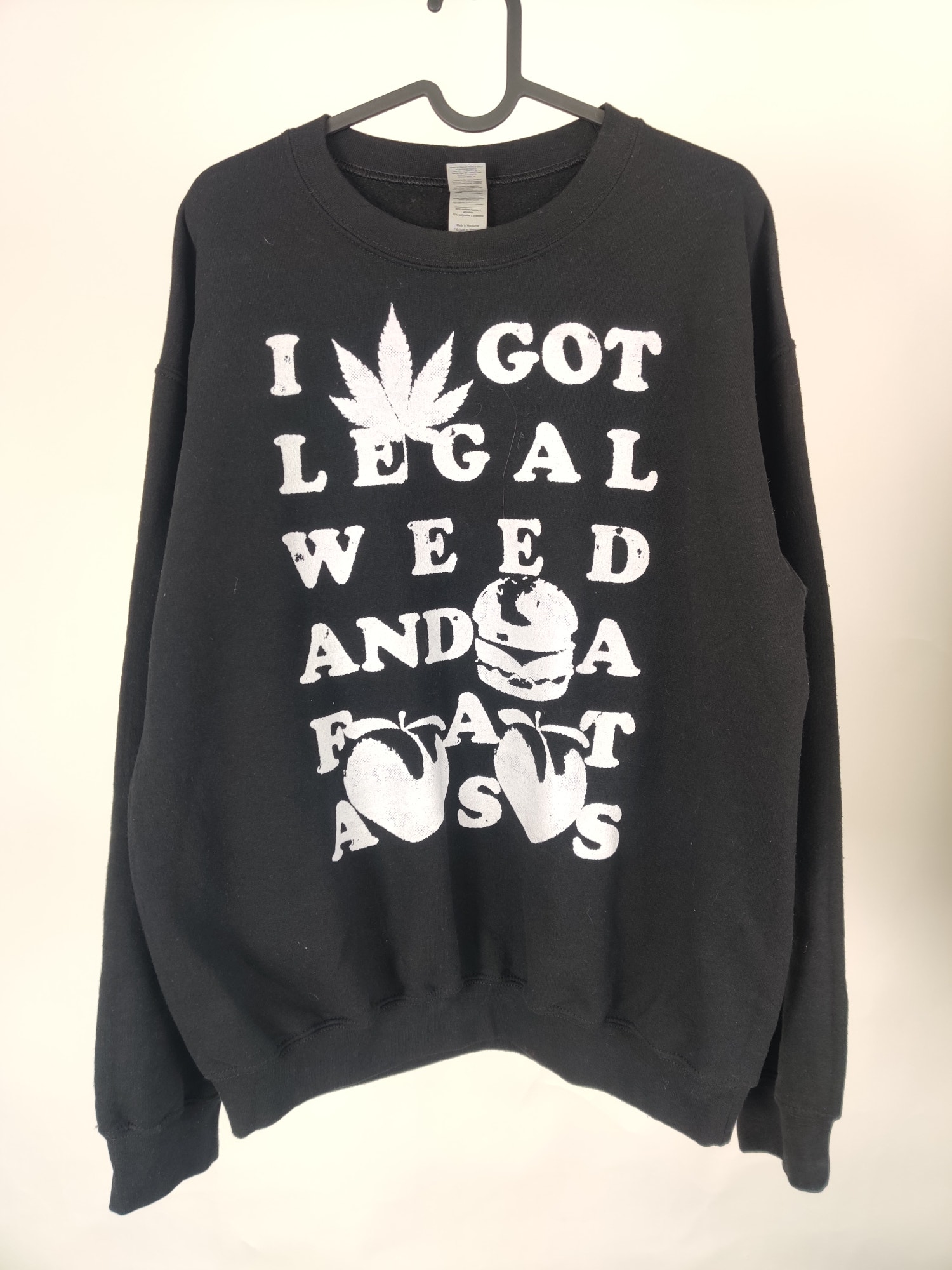 (V) VTG SUPER RARE I GOT LEGAL .. Gildan Men sweater black sz M  - Picture 2 of 8