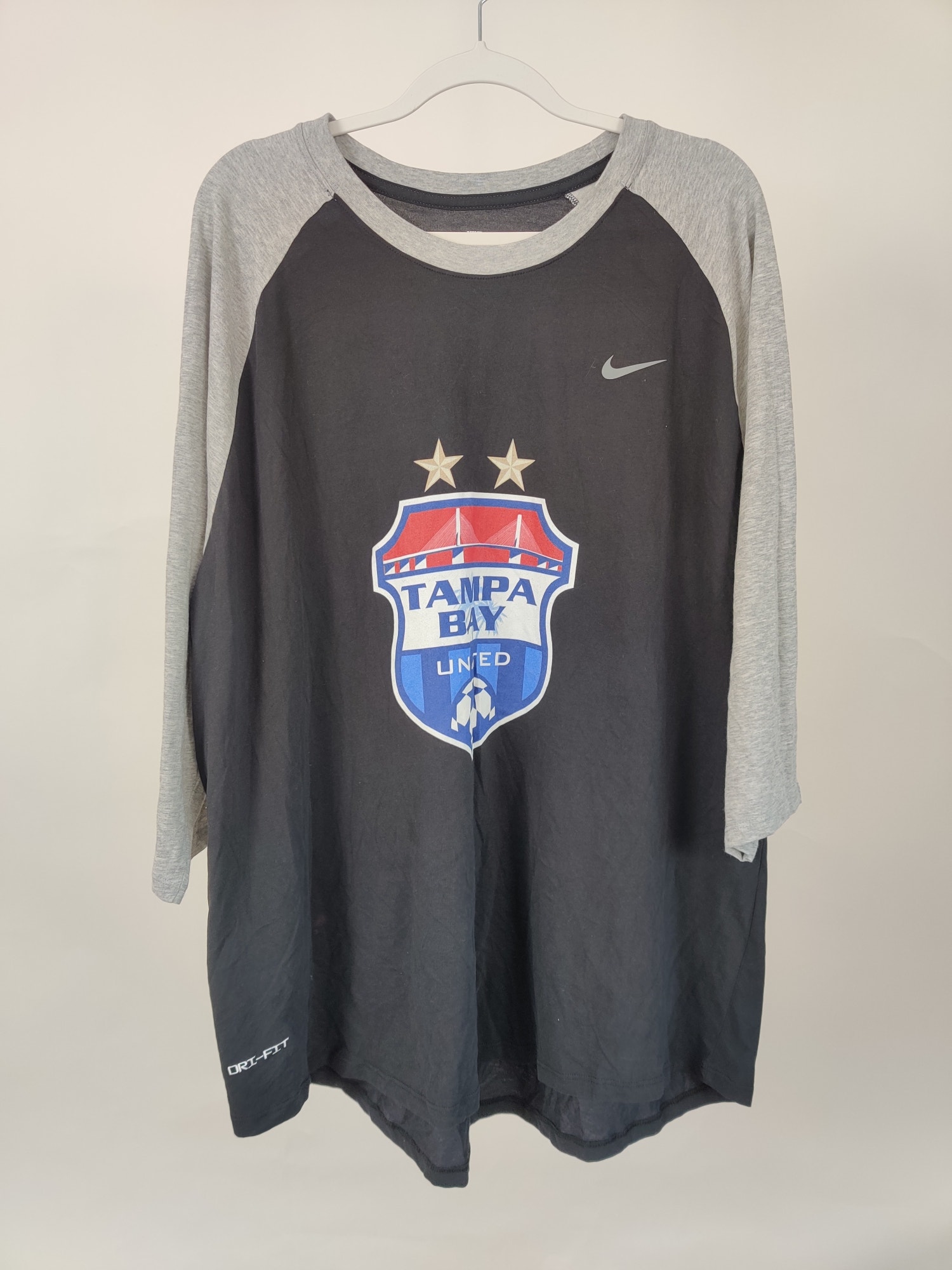 V) The Nike Tee Dri-Fit Men Tampa Bay United LS shirt soccer