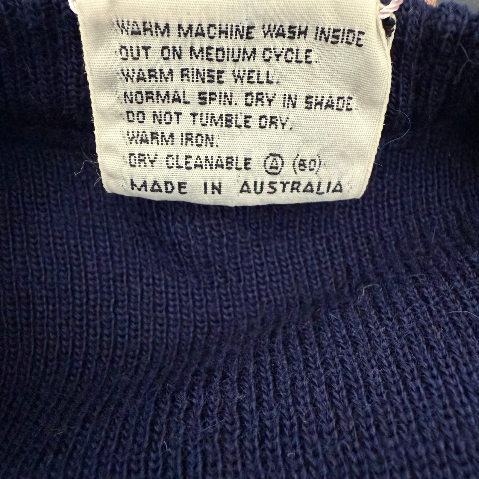 Vintage 1980s Pure Wool Sweater Kangaroo Skiing Knit Fits Men S-M or Women M-L - Picture 7 of 9