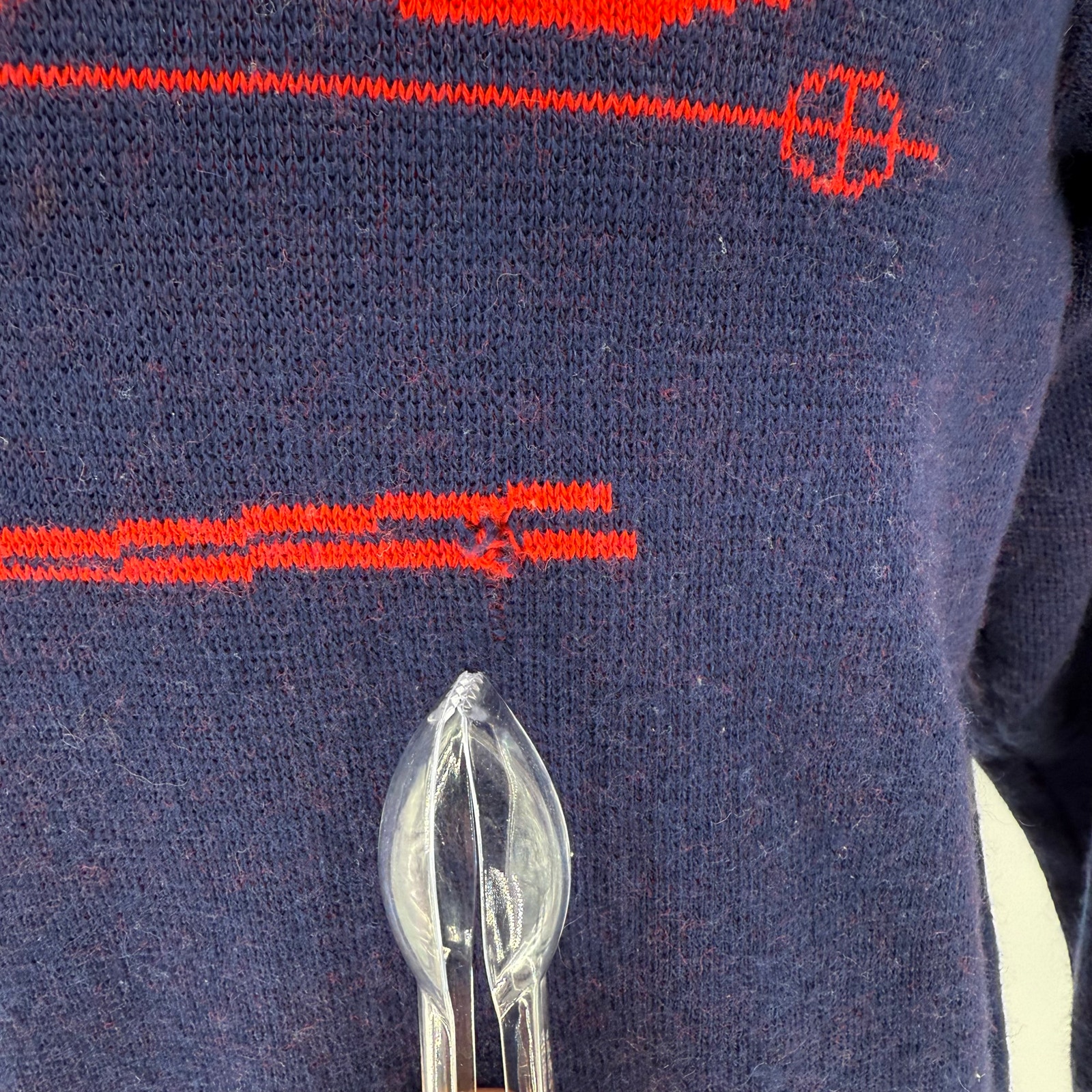 Vintage 1980s Pure Wool Sweater Kangaroo Skiing Knit Fits Men S-M or Women M-L - Picture 5 of 9