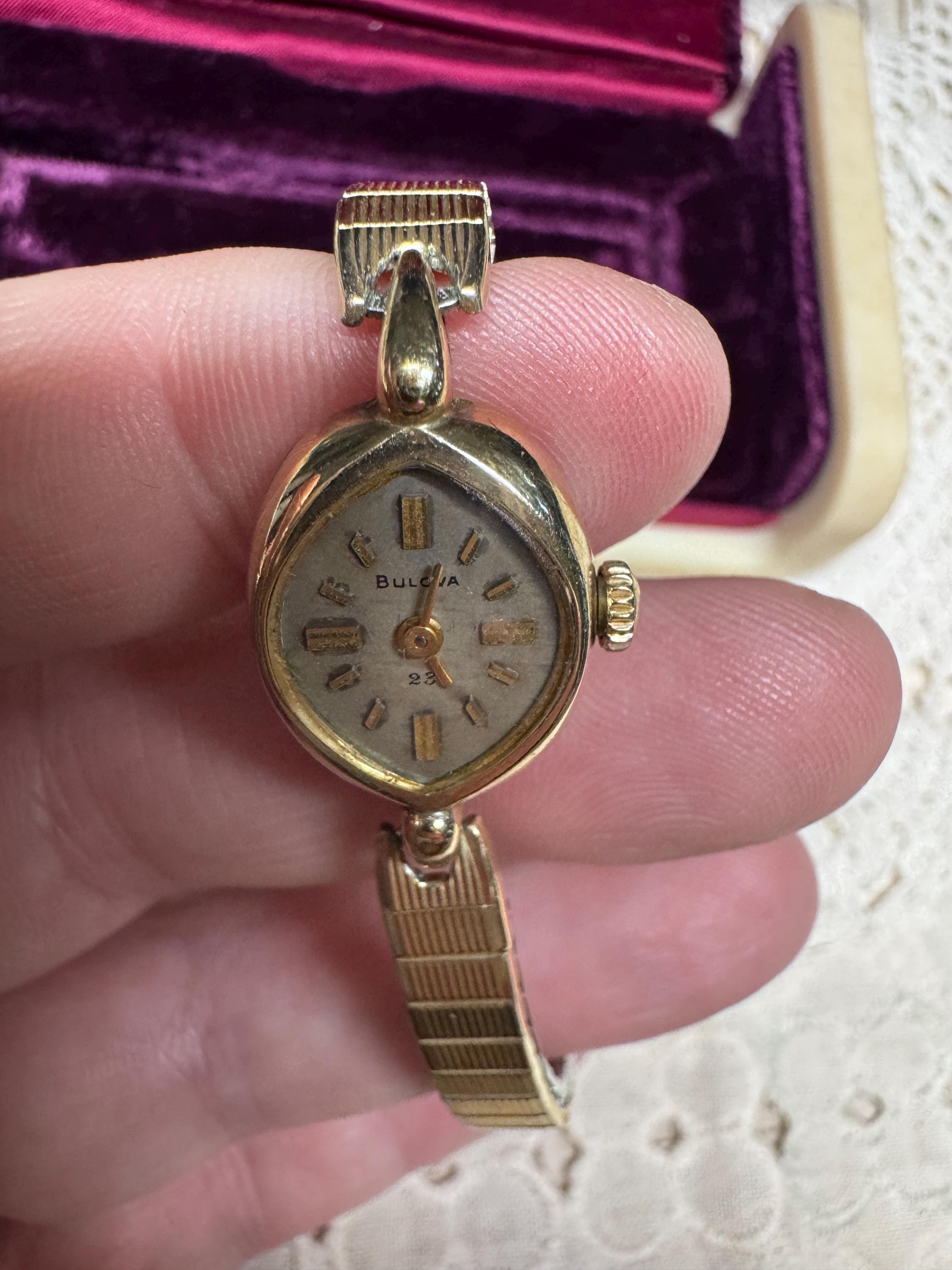 Vintage 1963 Bulova Ladies Watch, 10k Rolled Gold, 23 Jewels  display picture 3