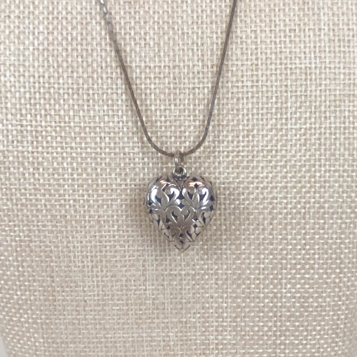 90s Puffy Heart Necklace Filigree Design