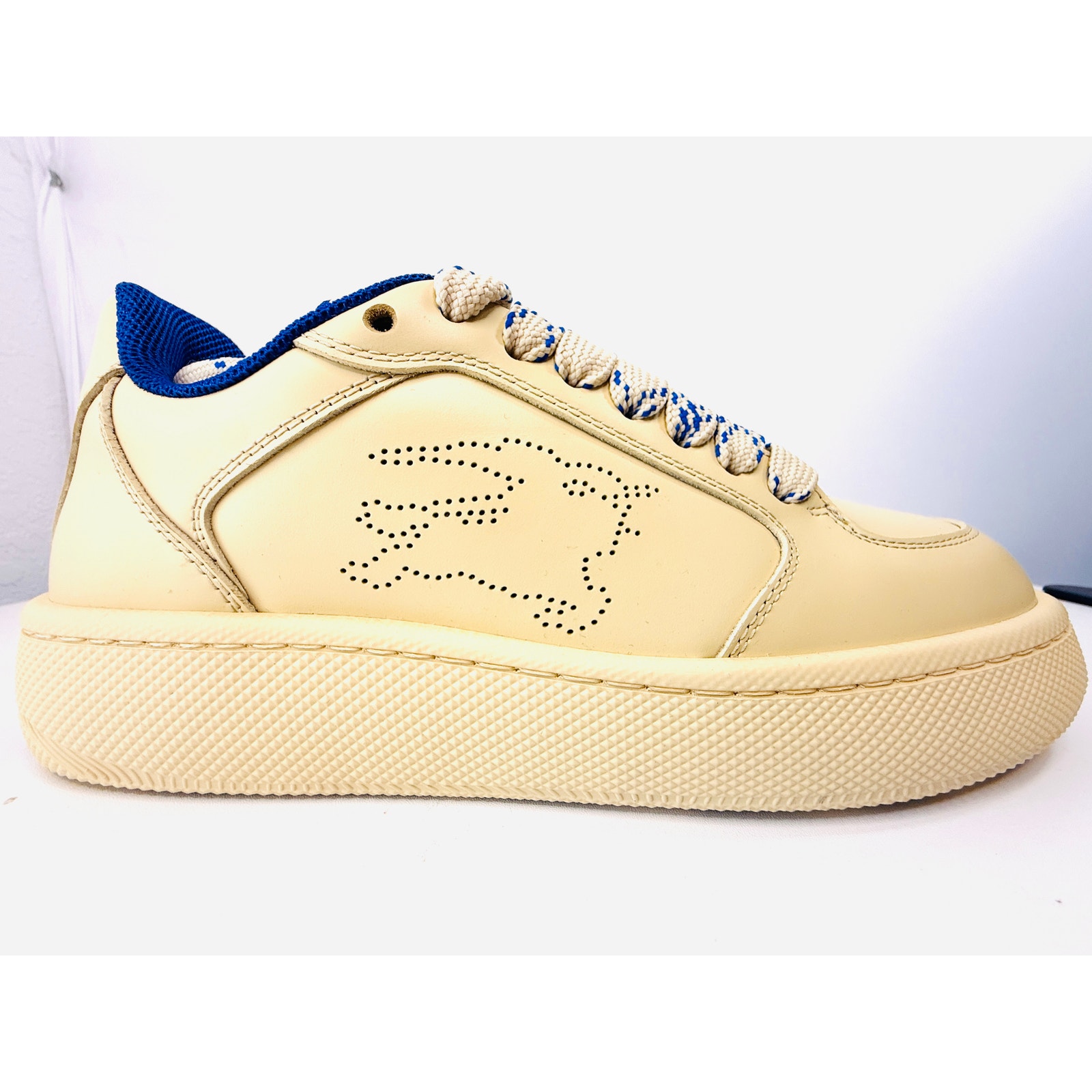 Burberry Arthur Low Sneakers Cream Blue Chunky Sole Women Size 6 NEW Box Auth - Afbeelding 7 van 10