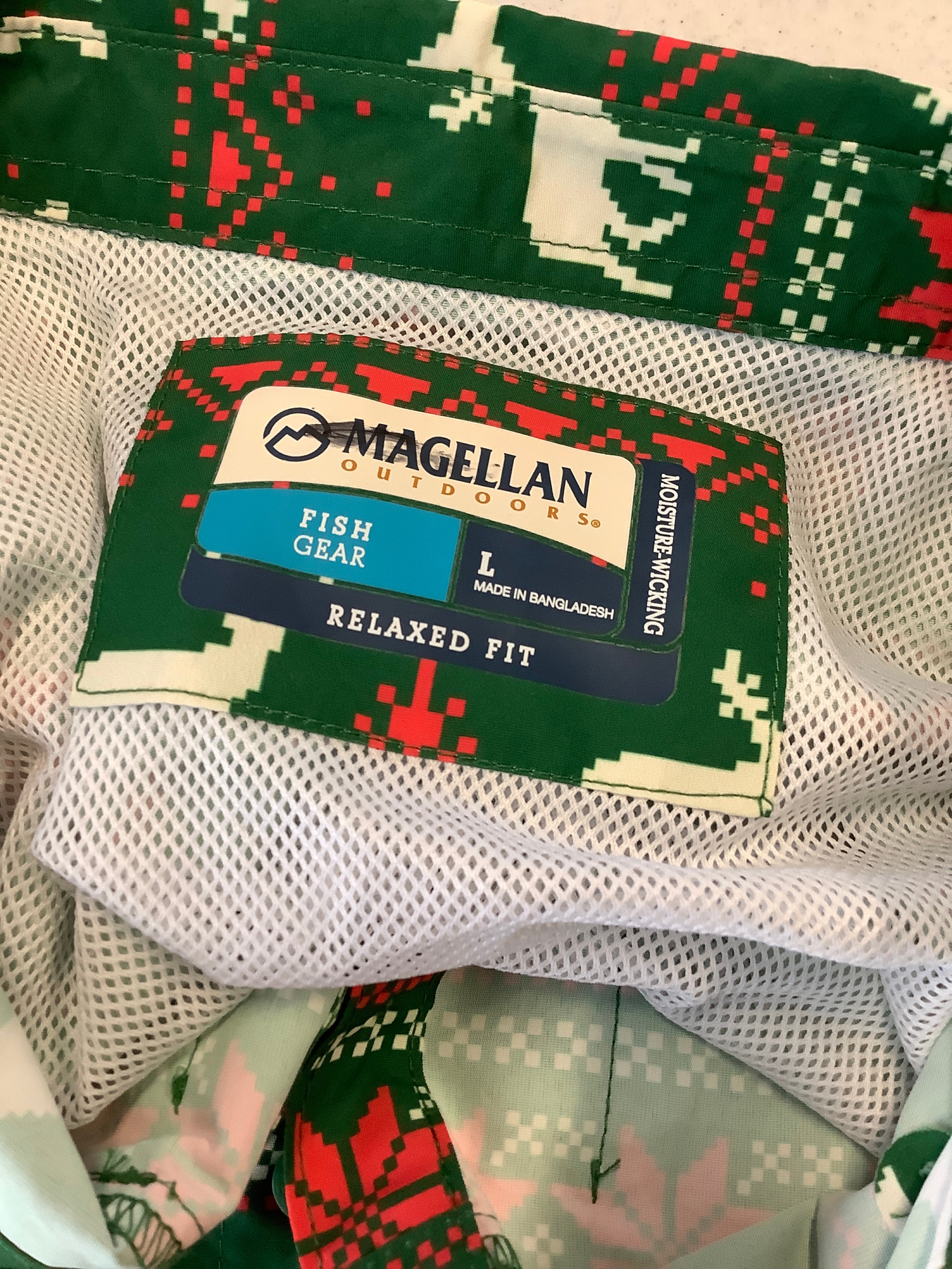 Magellan Outdoors Mens L Green Laguna Madre Holiday Fishing Shirt Relaxed G25-14