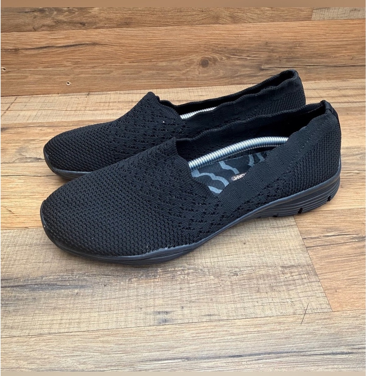 Skechers Women’s size 9 Black Knit Slip-On Flats