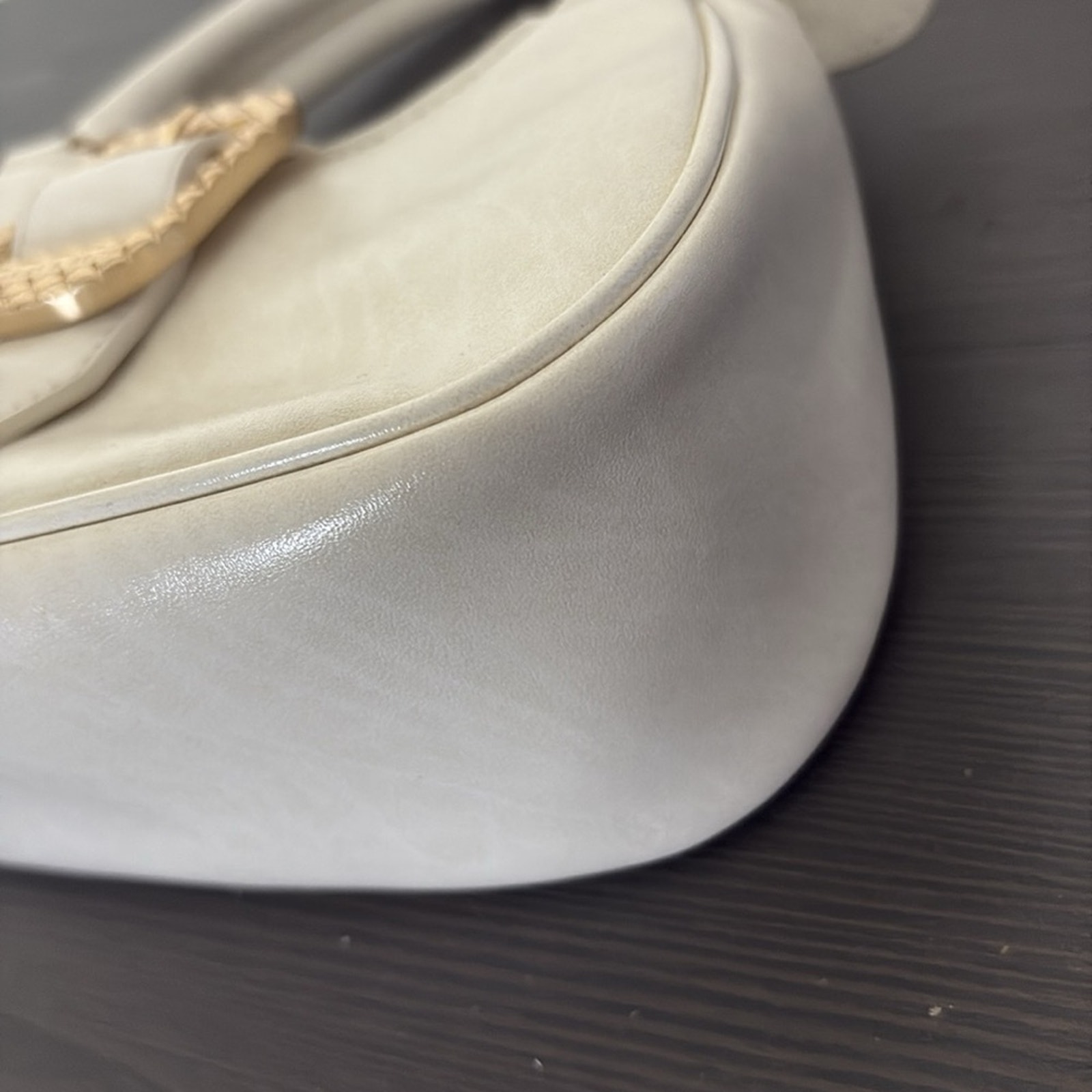 Bolso Charles & Keith Avis Mini Bolso Crema con Asa Superior con Cinturón - Imagen 12 de 15