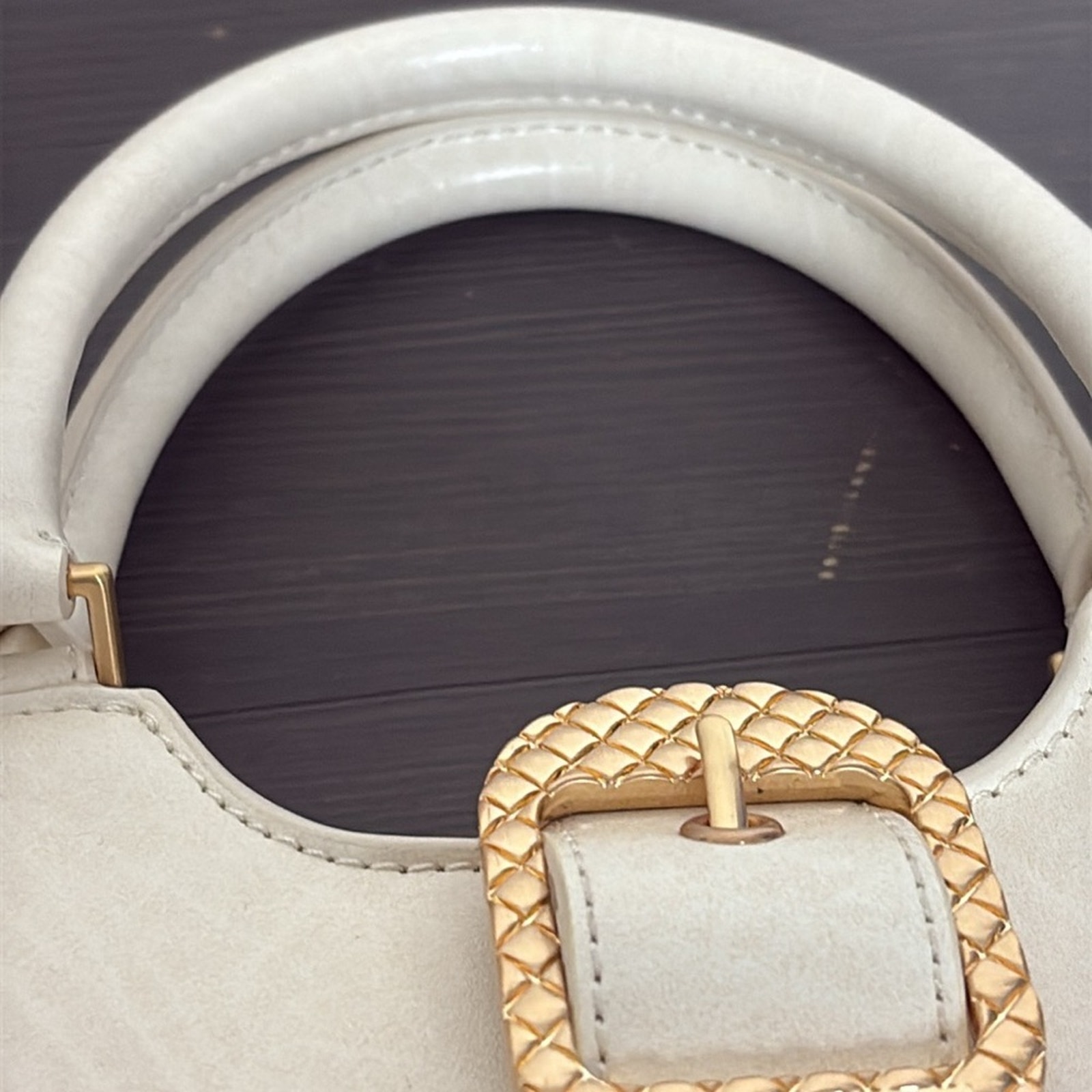 Bolso Charles & Keith Avis Mini Bolso Crema con Asa Superior con Cinturón - Imagen 6 de 15
