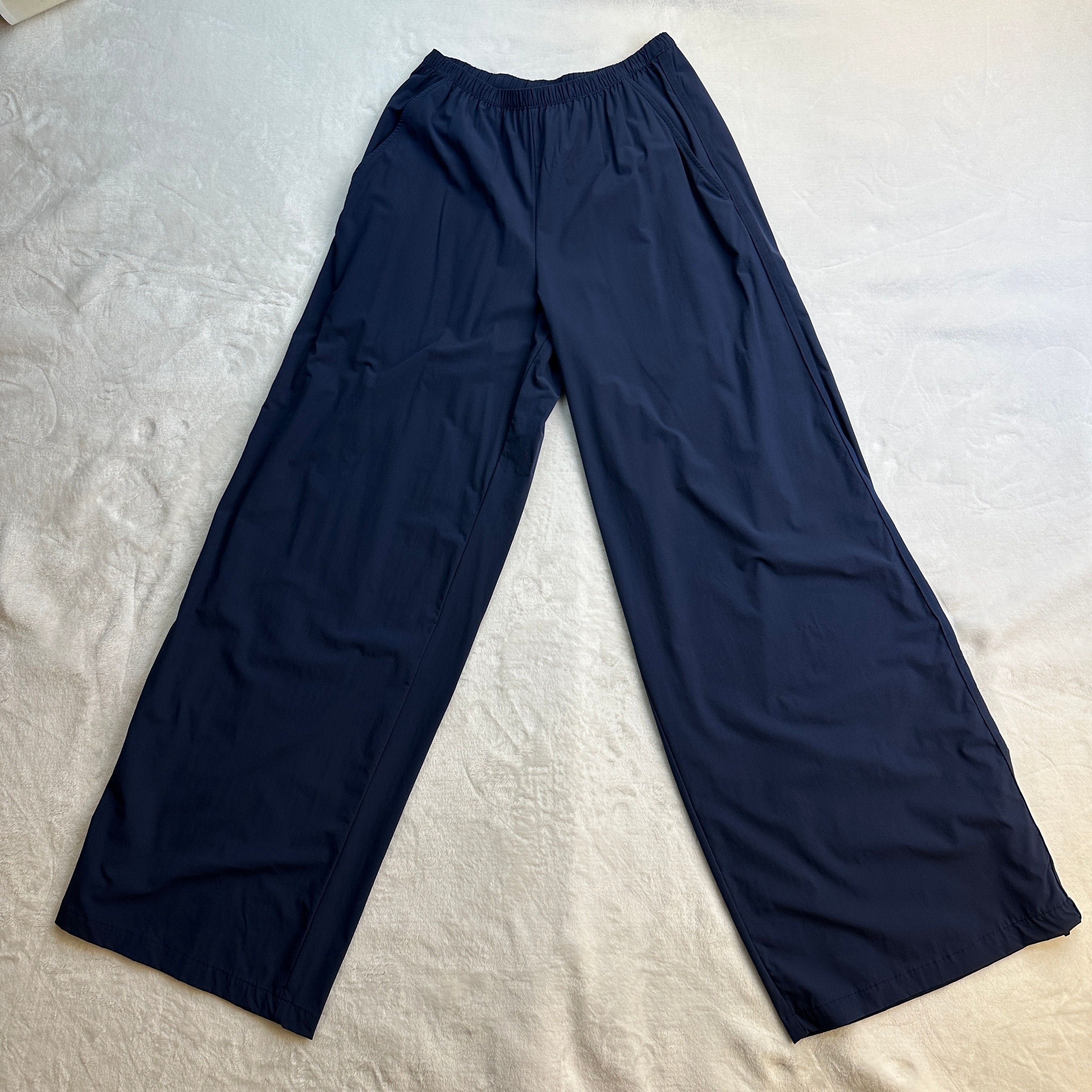 alo ヨガパンツ ネイビーロング XSサイズ Alo Yoga Breezy Wide Leg Pants Regular Length XS Navy EUC $158