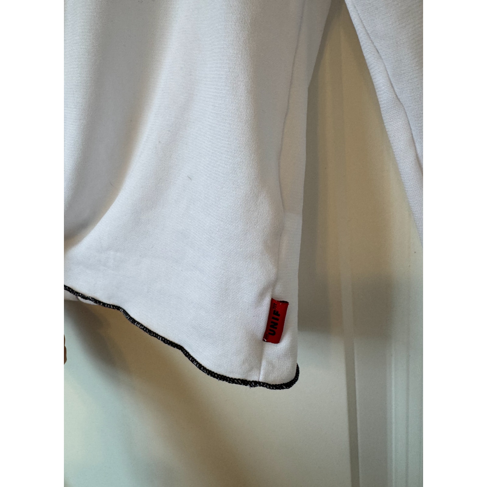 UNIF Women's White with Black Trim Longsleeve Mesh Crop Top Size S - Imagen 4 de 8